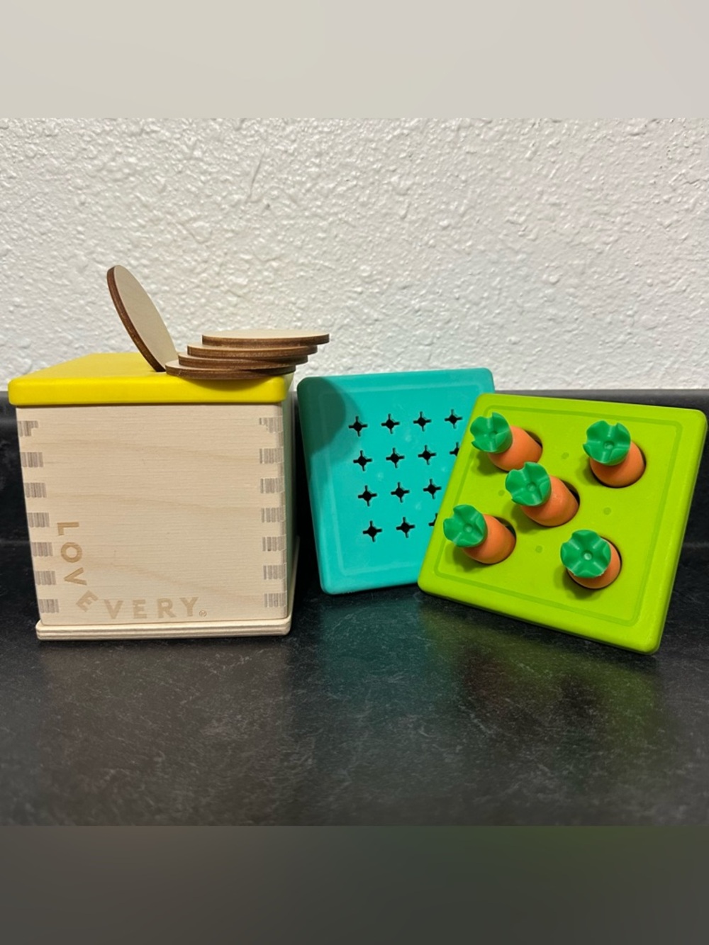 Complete LOVEVERY Carrot Box Coin Box Montessori Fine Motor Skills